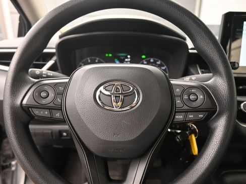 Used 2025 Toyota Corolla LE image 11