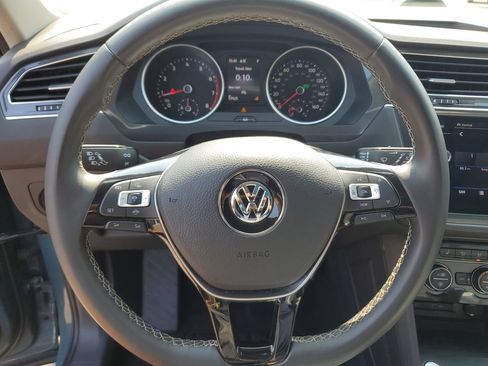 Used 2021 Volkswagen Tiguan SE AWD/4WD image 18