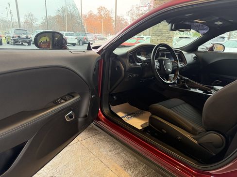 Used 2022 Dodge Challenger SXT w/ Driver Convenience Group image 3