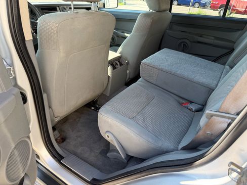 Used 2006 Jeep Commander 4WD image 19