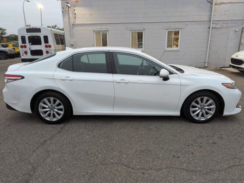 Used 2020 Toyota Camry LE FWD image 8