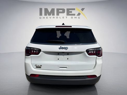 Used 2024 Jeep Compass Sport AWD/4WD image 3