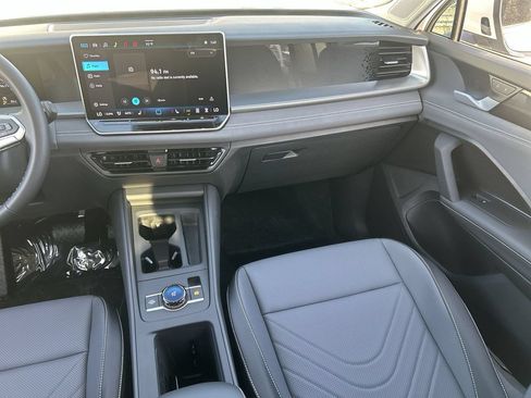 New 2026 Volkswagen Tiguan SE FWD image 12