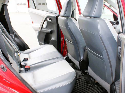 Used 2013 Toyota RAV4 Limited AWD/4WD image 22