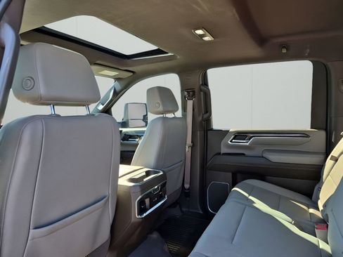 Used 2024 Chevrolet Silverado 2500 LTZ w/ LTZ Premium Package image 18