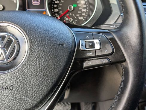 Used 2019 Volkswagen Tiguan SE image 17