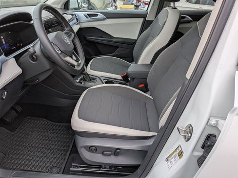 Used 2025 Volkswagen Taos SE image 14