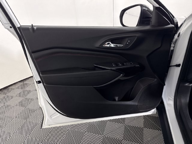 Used 2024 Chevrolet Trax RS w/ Sunroof Package FWD image 27