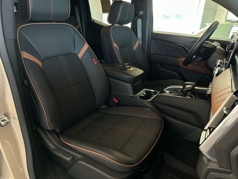 Used 2024 GMC Canyon AT4 w/ Technology Package image 16