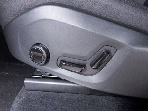 Certified 2025 Volvo XC90 T8 Plus w/ Protection Package Premier image 38