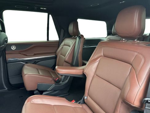 Used 2025 Lincoln Navigator Reserve AWD/4WD image 10