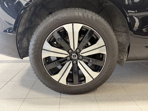 Used 2023 Volvo XC60 B5 Plus w/ Protection Package Premier FWD image 10