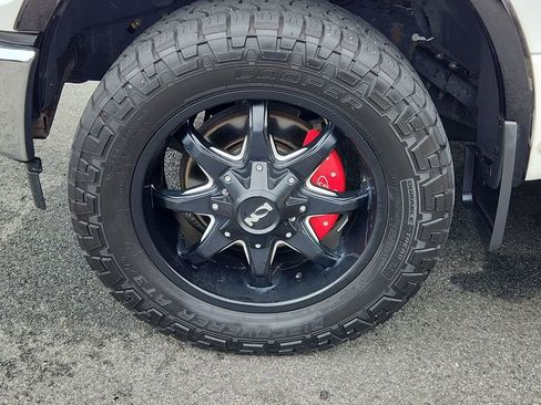 Used 2017 Ford F150 Lariat w/ Equipment Group 502A Luxury image 9