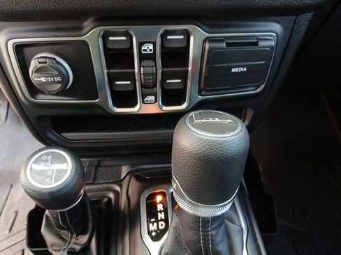 Used 2025 Jeep Gladiator Sport image 56