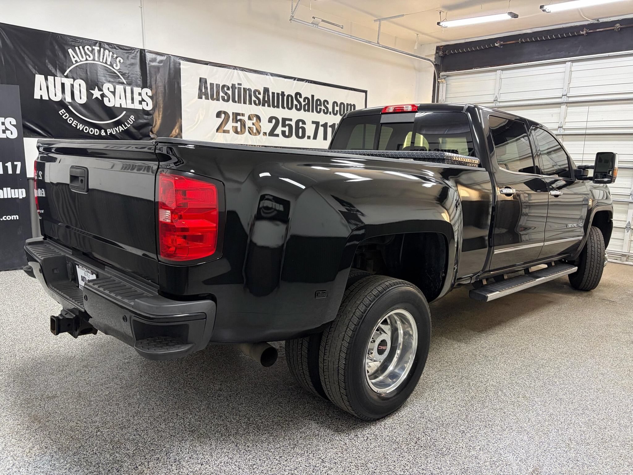 Used 2016 GMC Sierra 3500 Denali w/ Driver Alert Package AWD/4WD image 3