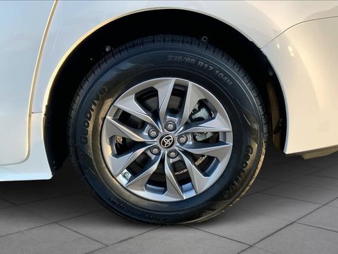 Used 2021 Toyota Sienna LE FWD image 11
