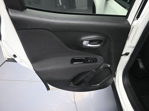 Used 2020 Jeep Renegade Latitude w/ Cold Weather Group image 25