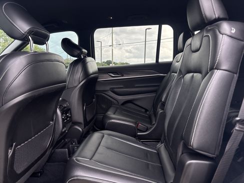 Used 2024 Jeep Grand Cherokee L Limited w/ Black Appearance Package AWD/4WD image 32