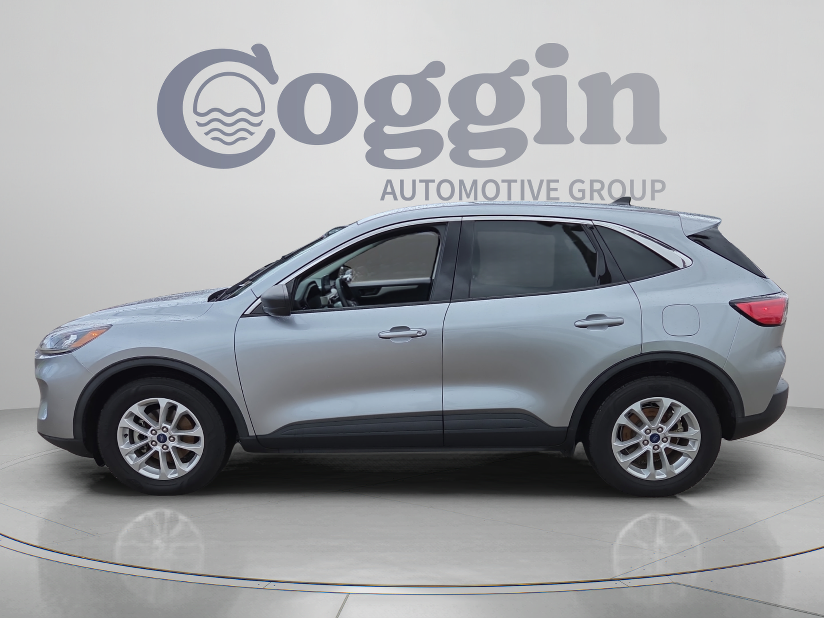 Used 2022 Ford Escape SE w/ Convenience Package FWD image 2