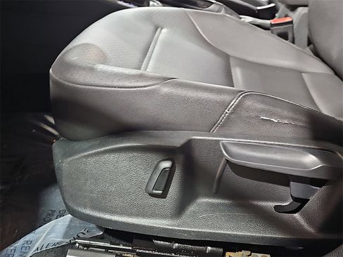 Used 2015 Volkswagen Golf S image 29