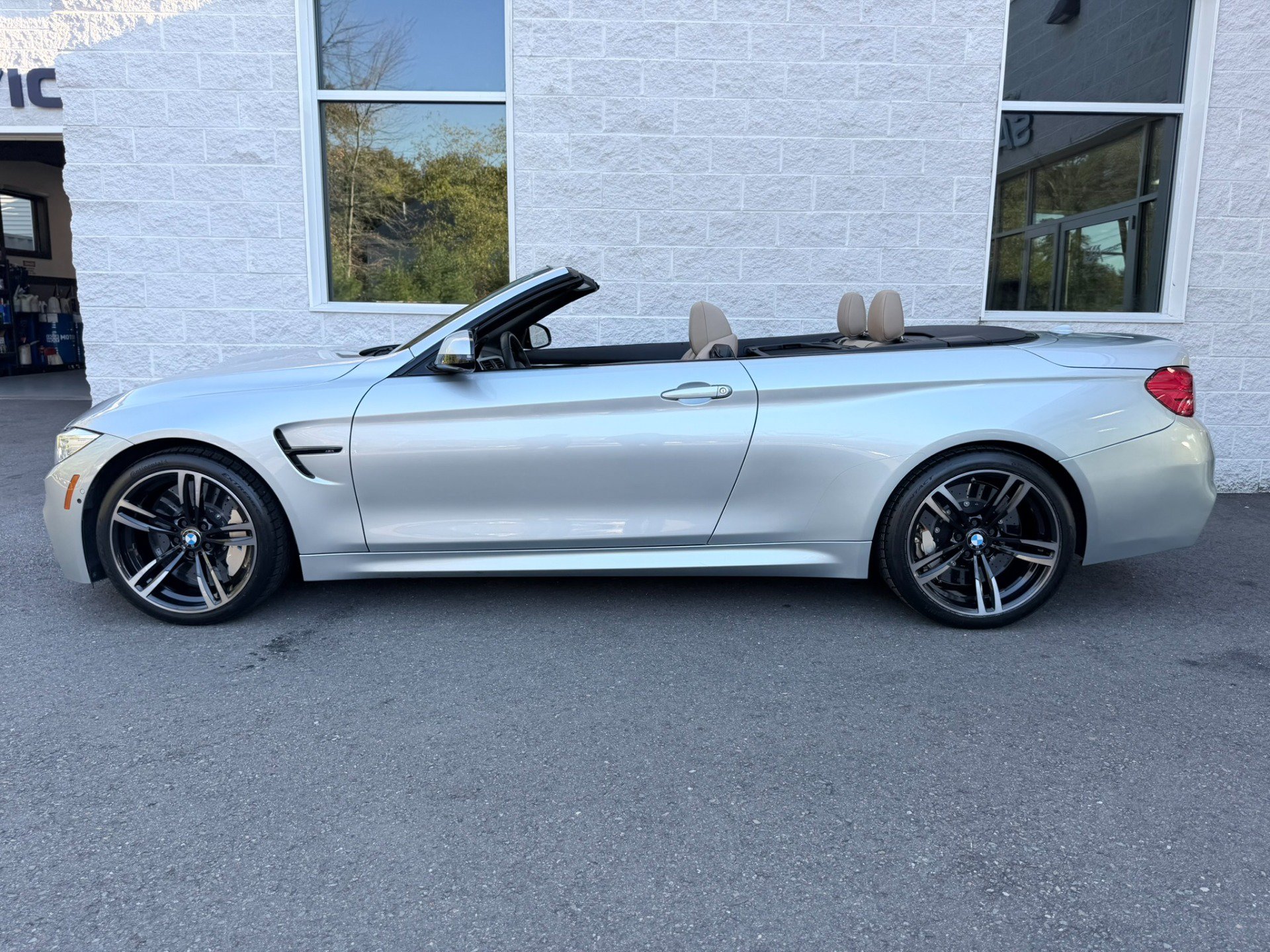 Used 2015 BMW M4 Convertible RWD image 14