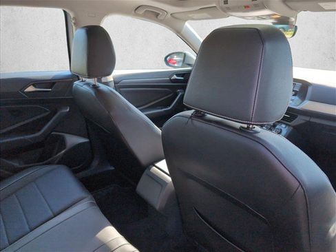 Used 2023 Volkswagen Jetta SE FWD image 25