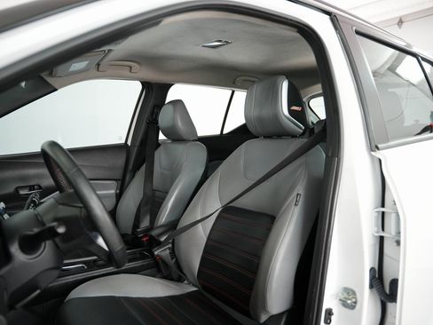 Used 2023 Nissan Kicks SR image 43