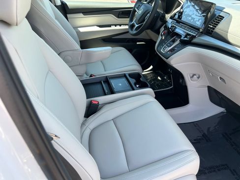 New 2026 Honda Odyssey EX-L image 14