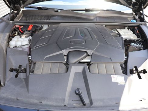 Certified 2024 Porsche Cayenne AWD/4WD image 28