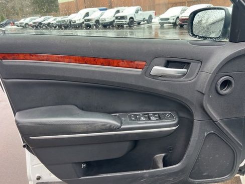 Used 2014 Chrysler 300 AWD w/ Driver Convenience Group image 18