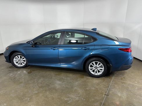 Used 2025 Toyota Camry LE w/ Convenience Package image 17
