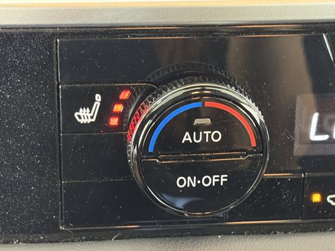Used 2025 Nissan Pathfinder SV AWD/4WD image 23