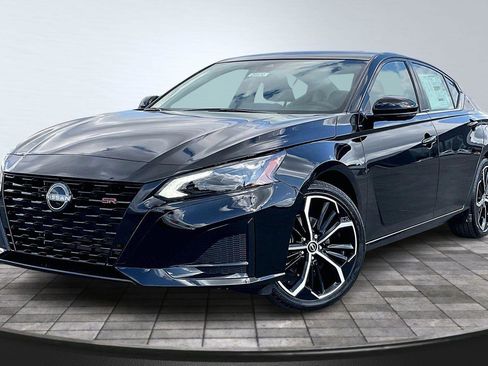 New 2026 Nissan Altima 2.5 SR image 2