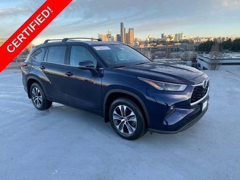 Certified 2022 Toyota Highlander XLE image 1