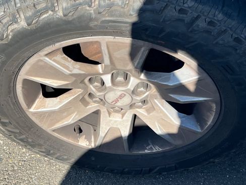 Used 2015 GMC Canyon SLE w/ SLE Convenience Package image 14