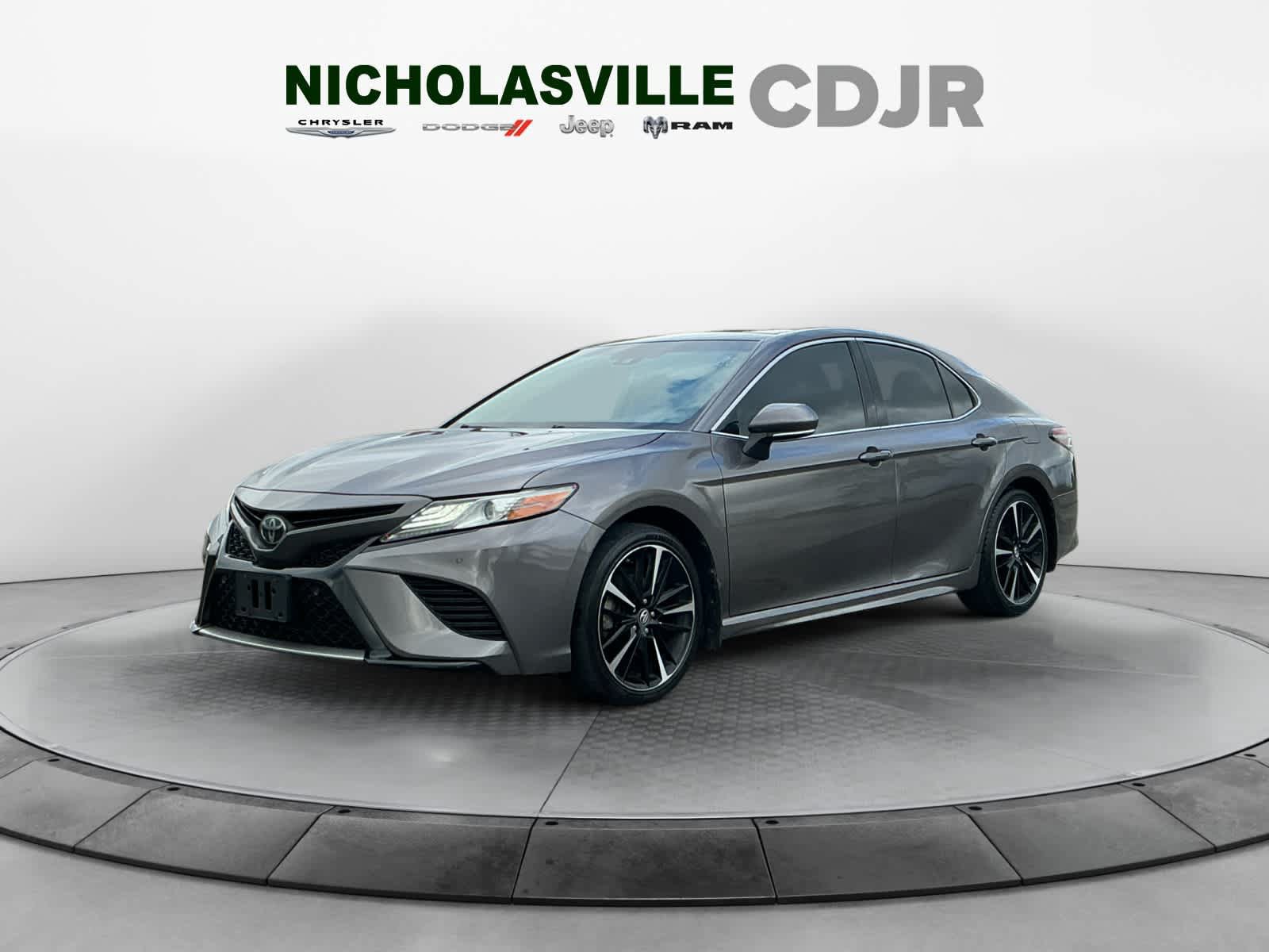 Used 2018 Toyota Camry XSE FWD image 1