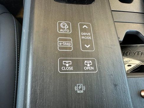 Used 2024 Nissan Ariya AWD image 25