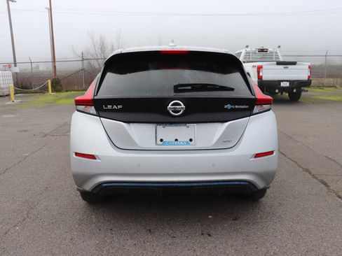 Used 2021 Nissan Leaf SV w/ SV Technology Package image 6
