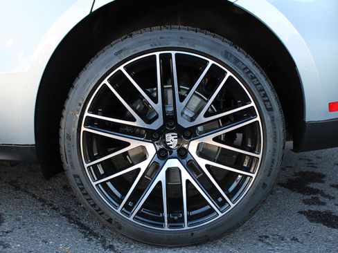 New 2026 Porsche Macan image 28