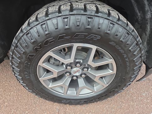 Used 2022 GMC Canyon AT4 image 9