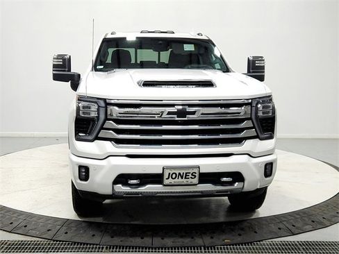 Used 2024 Chevrolet Silverado 2500 High Country w/ High Country Premium Package image 2