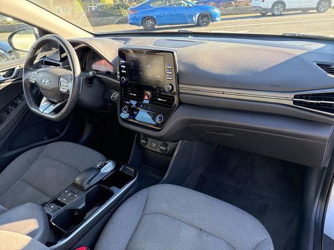 Used 2021 Hyundai Ioniq SE image 17