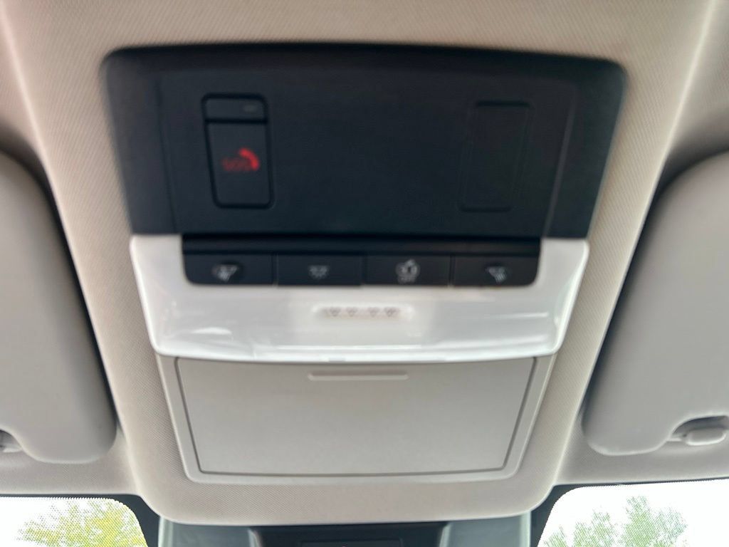 Used 2025 Nissan Rogue SV AWD/4WD image 5