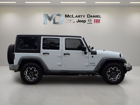 Used 2018 Jeep Wrangler Unlimited Sport AWD/4WD image 6