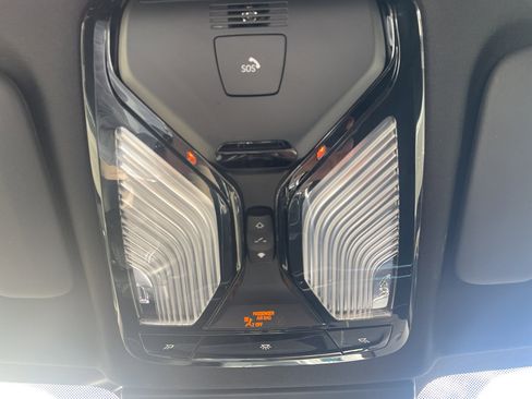 Used 2025 BMW X5 xDrive40i w/ Climate Comfort Package image 31