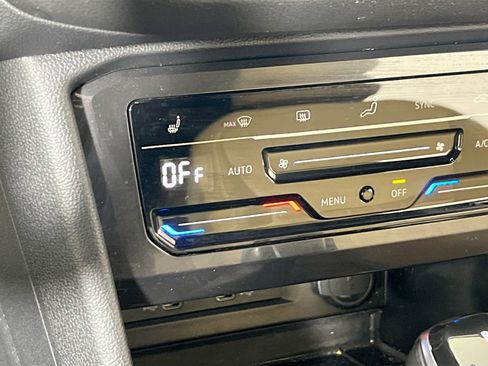 Used 2023 Volkswagen Tiguan SE AWD/4WD image 19