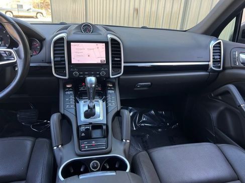 Used 2018 Porsche Cayenne Platinum Edition image 16