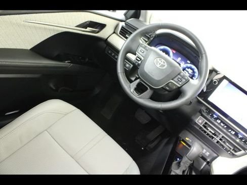Used 2025 Toyota Camry XLE w/ Premium Plus Package AWD/4WD image 17