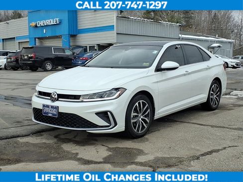 Used 2025 Volkswagen Jetta SE image 1