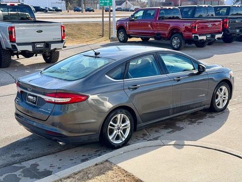 Used 2018 Ford Fusion SE image 5